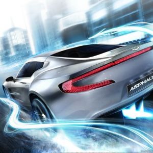 Coche de Carreras en Asfalto