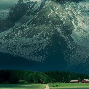 Paisaje Montañoso Majestuoso