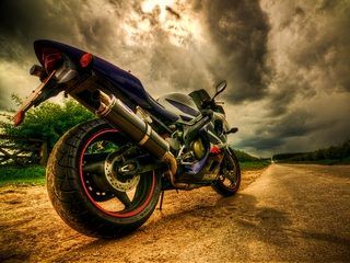 Motocicleta Deportiva en la Carretera