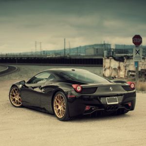 Ferrari 458 Italia en entorno urbano
