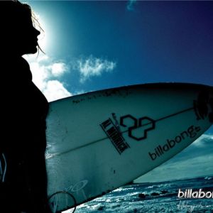 Silueta de Chica Surfista