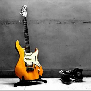 Guitarra Eléctrica y Zapatillas