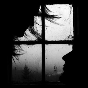 Silhouette Amor en la Ventana