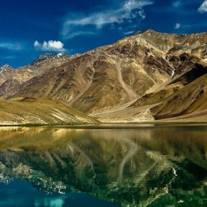 Impresionante Reflejo de Montañas