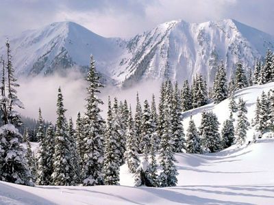 Paisaje montañoso nevado