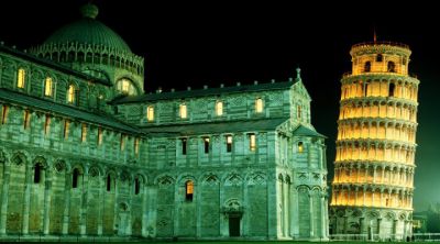 Torre Inclinada de Pisa de Noche