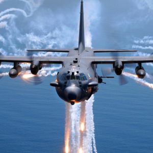 Avión Militar en Acción