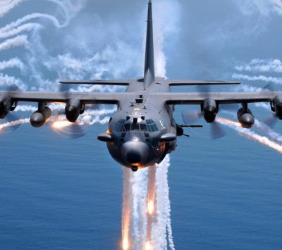 Avión Militar en Acción