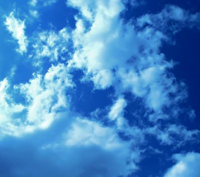 Cielo Azul con Nubes