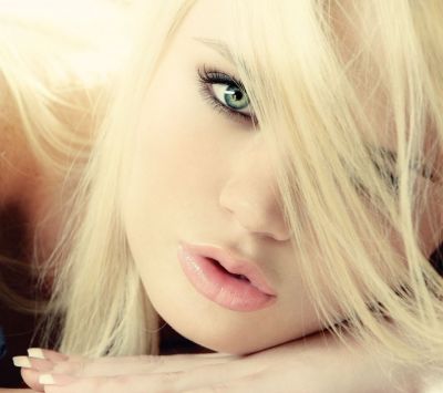 Hermosa Rubia Deslumbrante