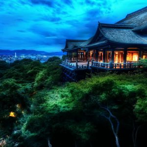 Templo Japonés Sereno al Anochecer