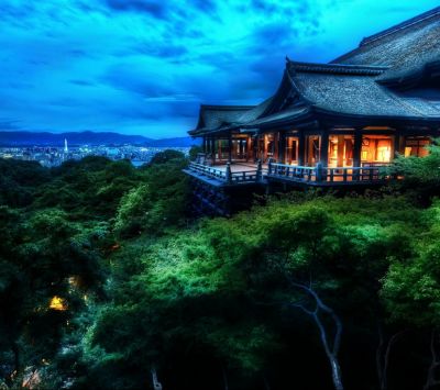 Templo Japonés Sereno al Anochecer
