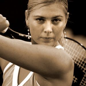 Foto de Acción de Jugadora de Tenis