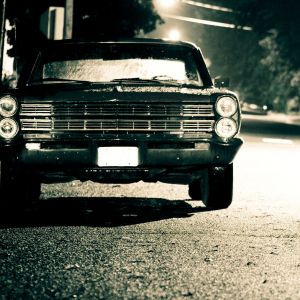 Coche Clásico de Noche