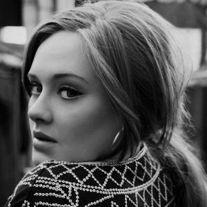 Retrato de Adele en Blanco y Negro