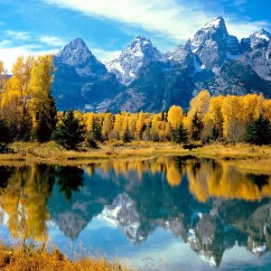 Impresionante reflejo de montañas