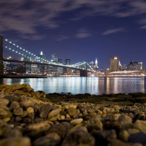 Vista Nocturna del Puente de Brooklyn