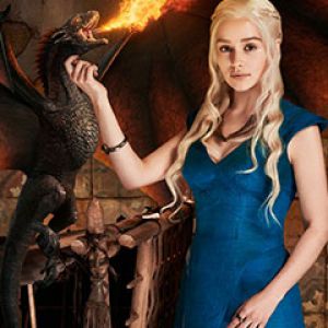 Daenerys Targaryen y Dragón
