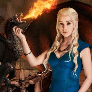 Daenerys Targaryen y Dragón