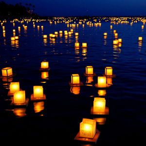 Linternas Flotantes de Noche