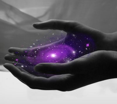 Manos Cósmicas con Galaxia