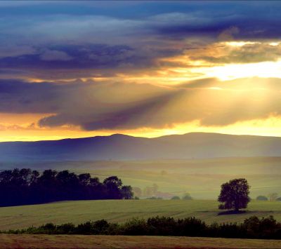Impresionante Atardecer Sobre Colinas - wallpaper preview