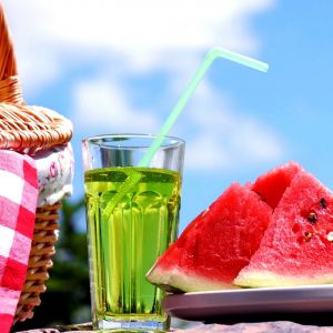 Bebida refrescante de verano y sandía