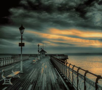 Muelle al Atardecer Sereno