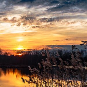 Impresionante reflejo del atardecer