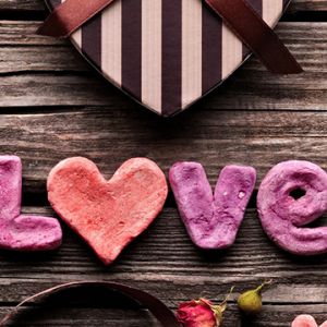 Caja de Corazón y Galletas de Amor