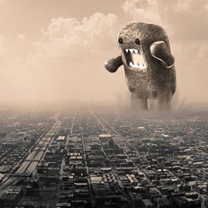 Monstruo Gigante Sobre la Ciudad