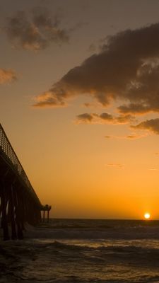 Atardecer sobre el muelle