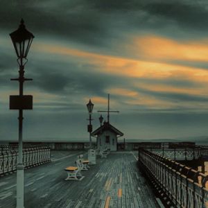 Muelle Sereno al Atardecer