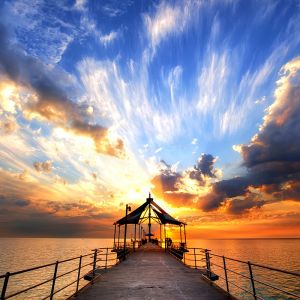 Impresionante Atardecer Sobre el Agua