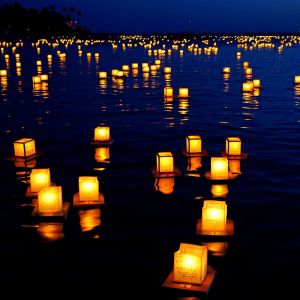 Linternas Flotantes de Noche