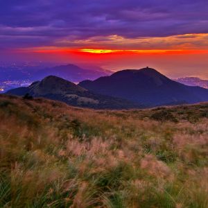 Impresionante Atardecer en Montañas