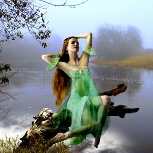 Hada Encantadora Junto al Río