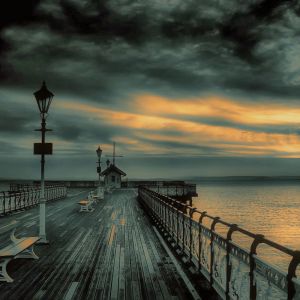 Atardecer Sereno Sobre el Muelle