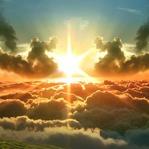 Impresionante Amanecer Sobre Nubes