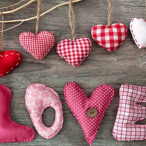 Decoración Colorida de Corazones de Amor