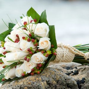 Hermoso Ramo de Rosas Blancas