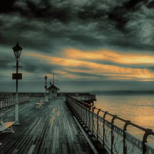 Muelle Serene al Atardecer