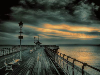 Muelle Serene al Atardecer