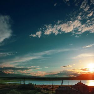 Impresionante Atardecer sobre el Lago