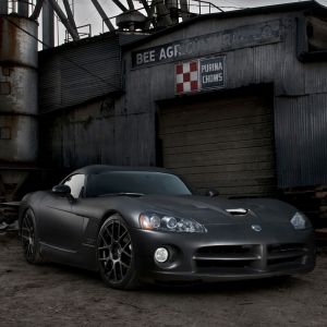 Dodge Viper en Entorno Industrial