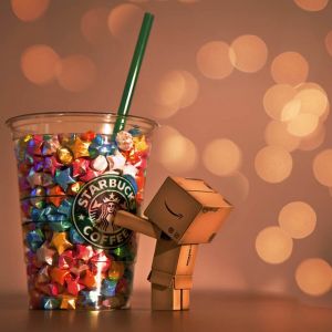 Taza de Starbucks con Estrellas Coloridas