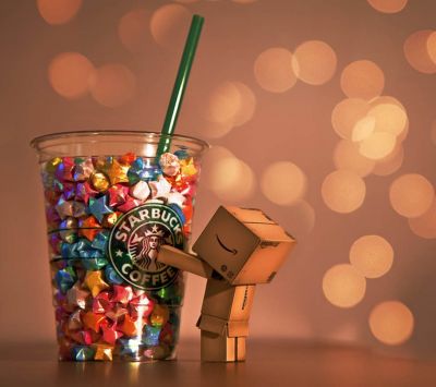Taza de Starbucks con Estrellas Coloridas