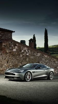 Aston Martin DB11 en Paisaje Escénico