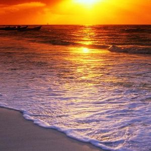 Impresionante atardecer sobre el océano