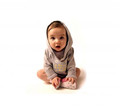 Bebé Adorable con Sudadera